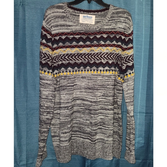 Urban Pipeline Men's Gray Sweater - Picture 2 of 5